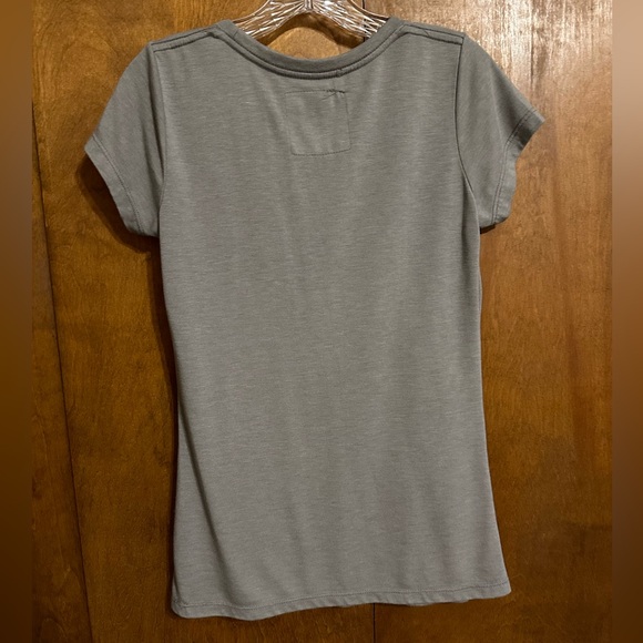 Cariloha Woman’s Fitted T-Shirt - Small - Picture 2 of 4